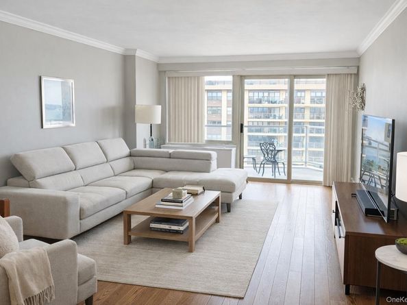 1815 215th Street 16J, Bayside NY 11360