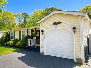 19 Village Circle S