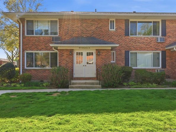 101 Edmunton Drive G2, North Babylon NY 11703