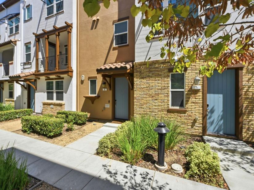2733 Sorano Court 6, San Jose CA 95111