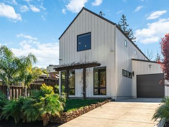16 Hillview Avenue