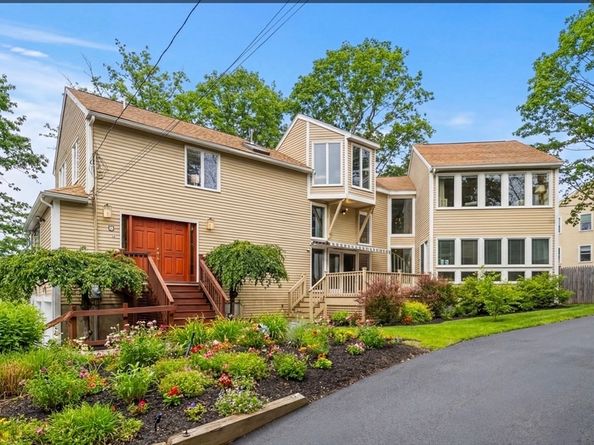 2 Rolleston Rd, Marblehead MA 01945