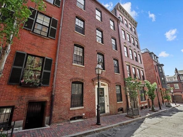 130 Myrtle St, Boston MA 02114