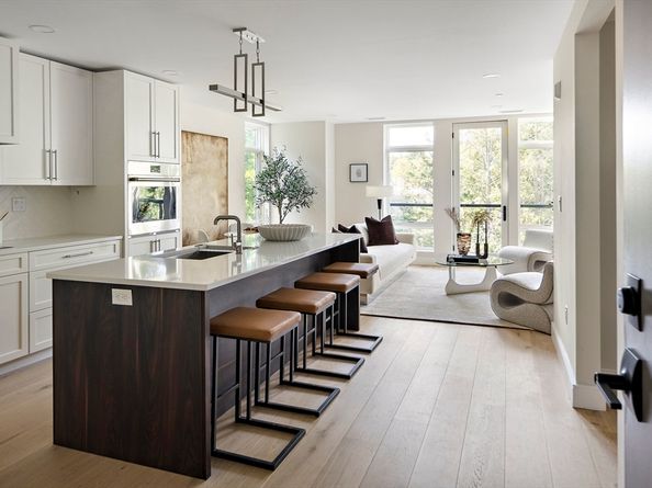 20 Kinmonth Rd 201, Newton MA 02468