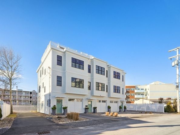 10 Berkley Rd A, Hull MA 02045