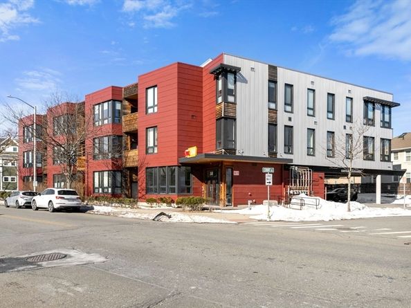 240 Salem St 3B, Medford MA 02155