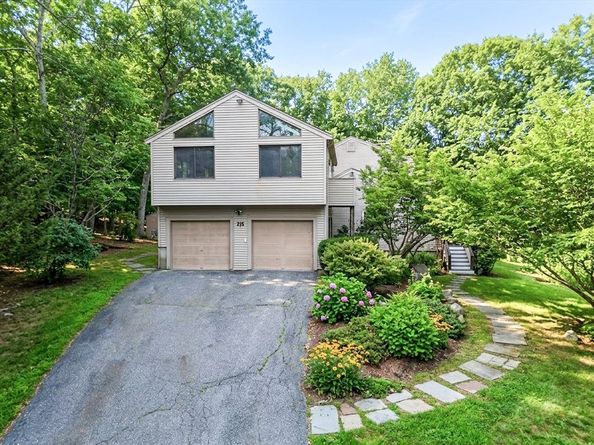 215 North St, Upton MA 01568