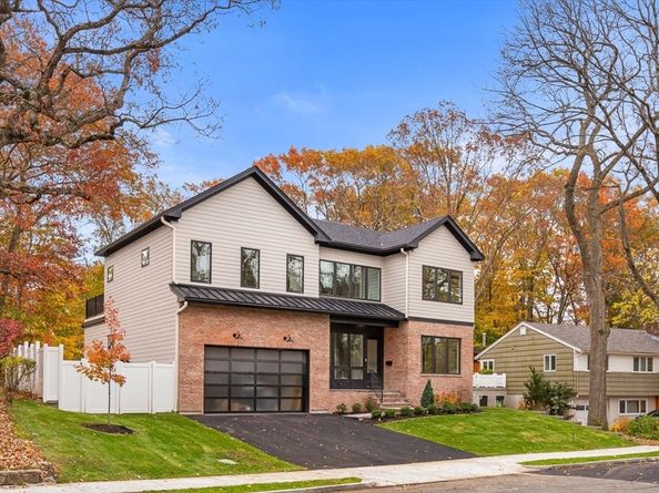 16 Dorcar Rd, Newton MA 02467