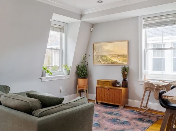 394 E 8th St 3, Boston MA 02127