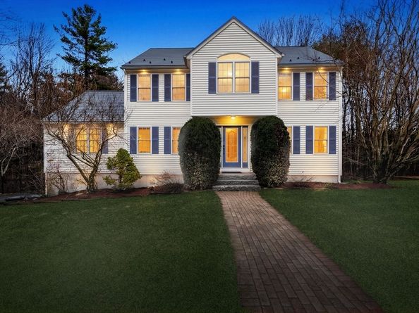 25 Stanphyl Rd, Uxbridge MA 01569