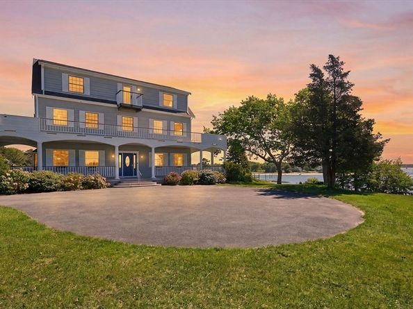 12 Groveland St, Wareham MA 02532