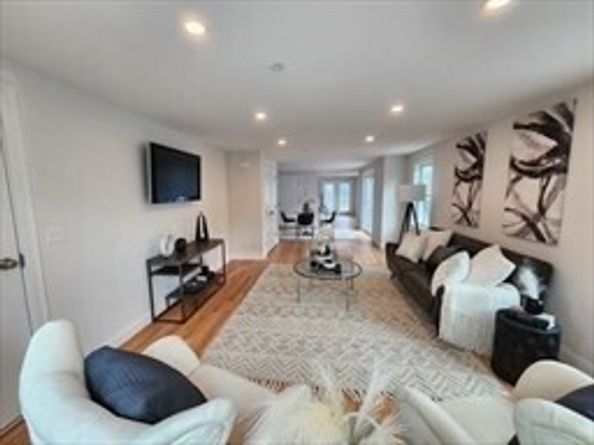 48 Village St 1001, Reading MA 01867