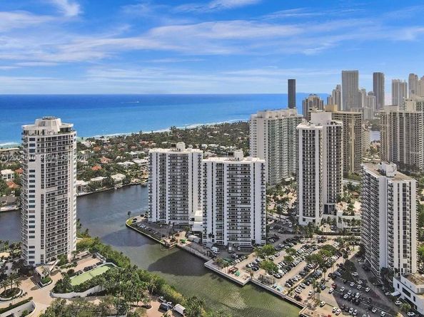 20515 E Country Club Dr 1642, Aventura FL 33180