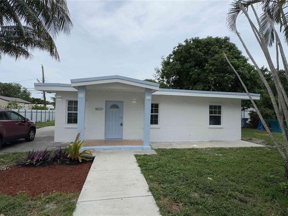 16221 E Bunche Park Dr, Miami Gardens FL 33054