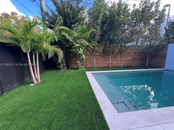 1533 SW 22 terrace, Miami FL 33145