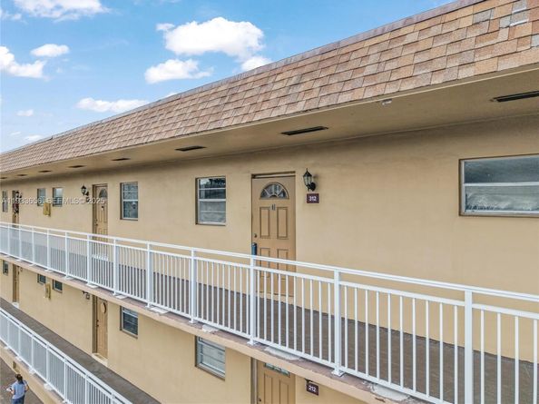 5021 W Oakland Park Blvd 312, Lauderdale Lakes FL 33313