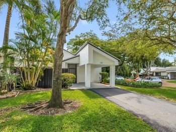 380 Fairway Cir