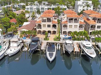 210 HENDRICKS Isle