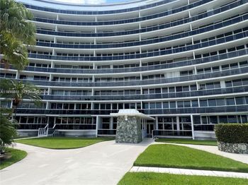 900 Bay Dr