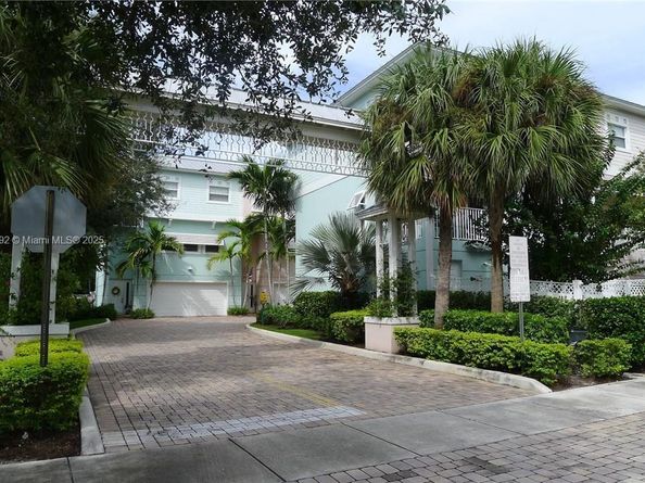 439 NE 1st St, Pompano Beach FL 33060