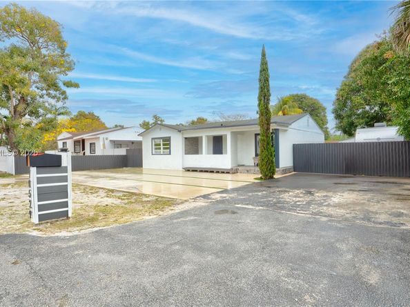 10529 NW 35th Ave, Miami FL 33147