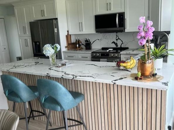 2500 NE 48th Ln 607, Fort Lauderdale FL 33308