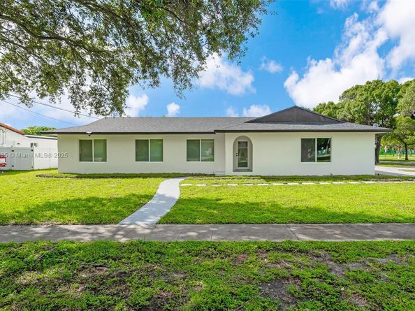 5360 SW 9th St, Plantation FL 33317