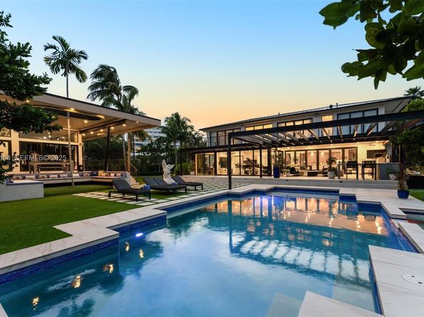 795 Lakeview Dr, Miami Beach FL 33140