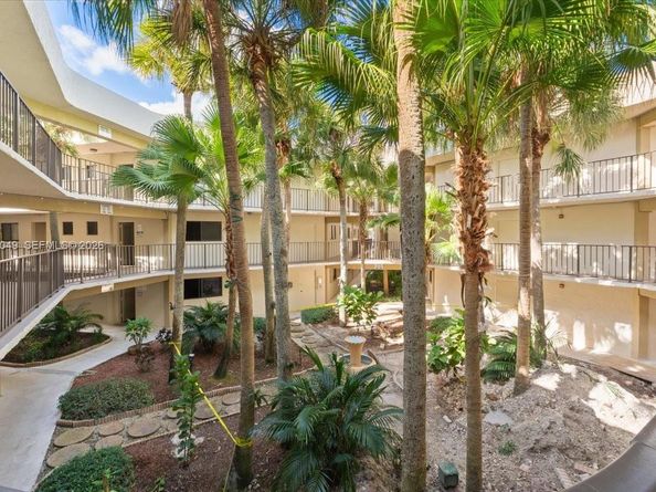 8075 SW 107th Ave 221, Miami FL 33173