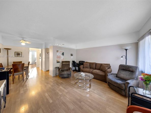 900 SW 10th Ter 8S, Hallandale Beach FL 33009