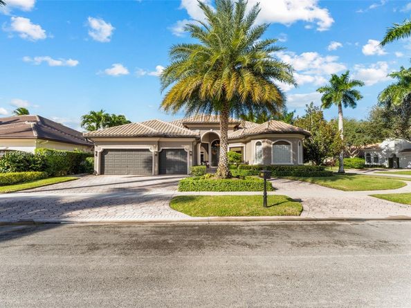 10775 Blue Palm St, Plantation FL 33324