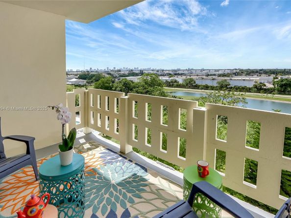 4330 Hillcrest Dr 807, Hollywood FL 33021