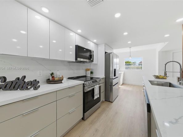 800 SW 125th Way 312O, Pembroke Pines FL 33027