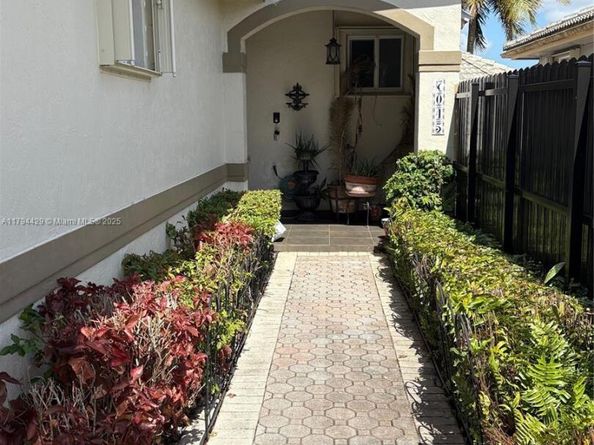 7045 SW 161 Pl, Miami FL 33193