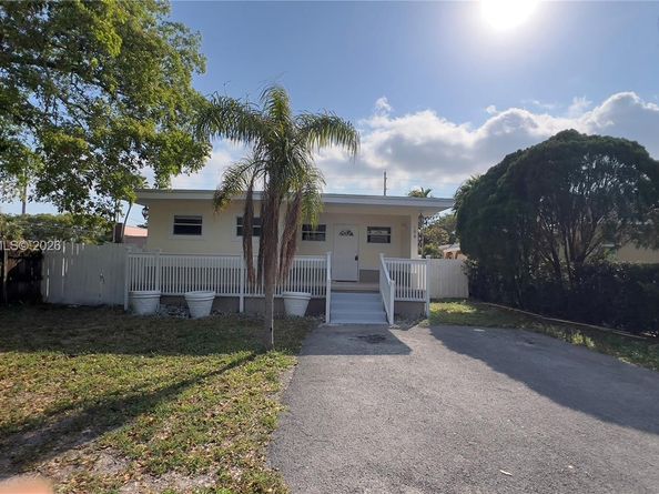 109 SW 1st Ave, Hallandale Beach FL 33009