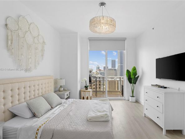 901 Brickell Key Blvd 3301, Miami FL 33131