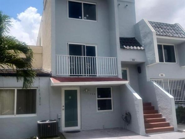 984 W 40th St 2, Hialeah FL 33012