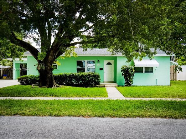 1427 Crest Dr, Lake Worth FL 33461