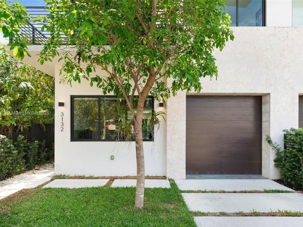 3132 Plaza St, Miami FL 33133