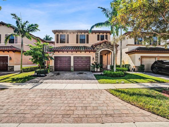 2502 NE 1st St, Homestead FL 33033