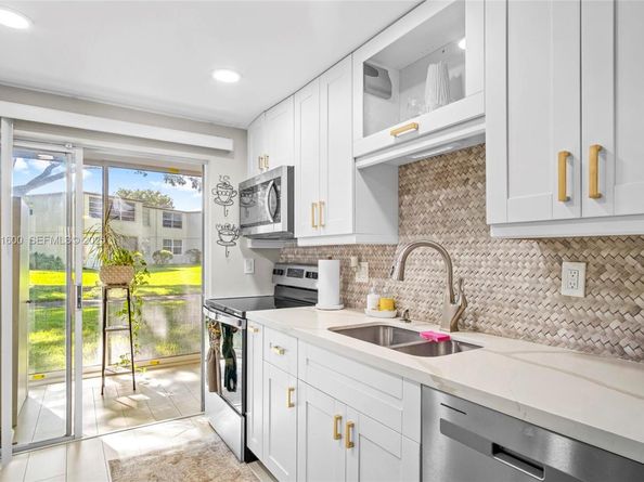 19 Abbey Ln 104, Delray Beach FL 33446