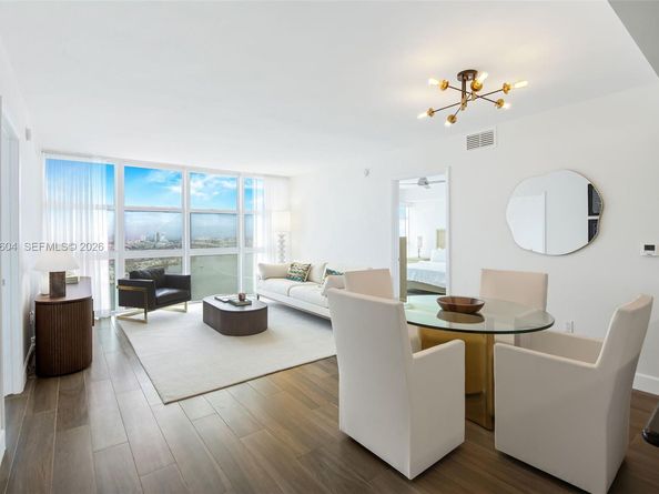 50 Biscayne Blvd 3904, Miami FL 33132