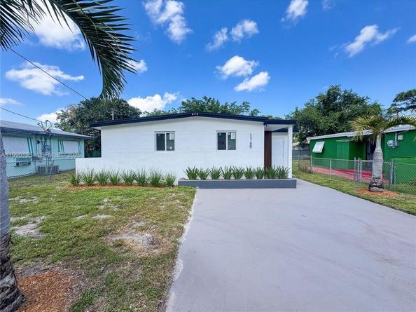 1749 NW 152nd St, Miami Gardens FL 33054