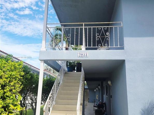 2033 Calais Dr 2, Miami Beach FL 33141