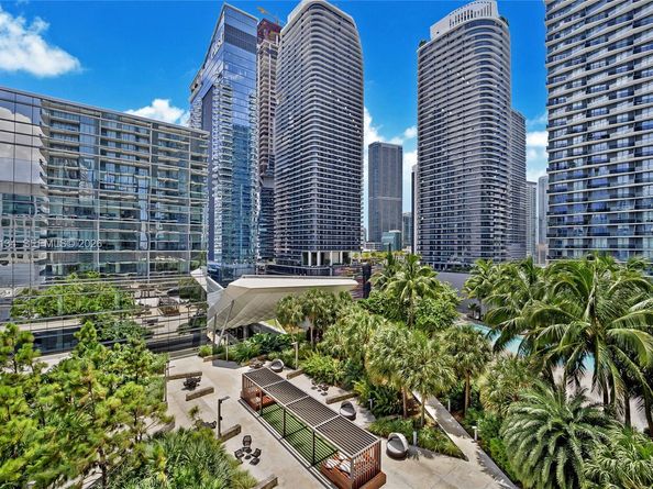 88 SW 7th St 1009, Miami FL 33130