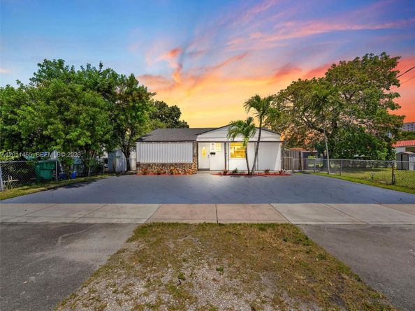 521 SW 64th Ct, Miami FL 33144