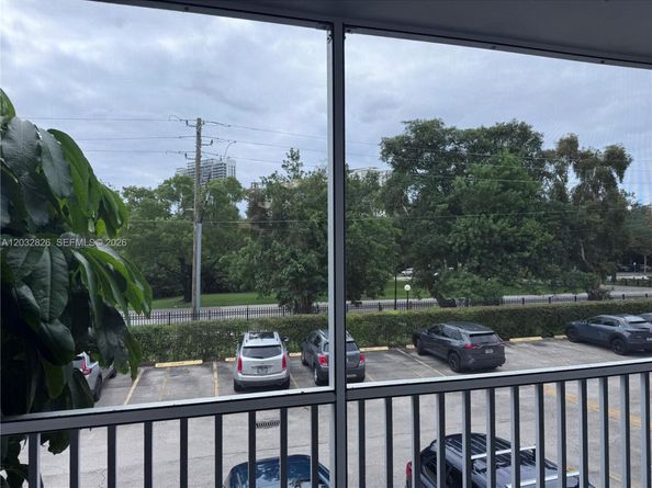 16950 W Dixie Hwy A232 Hwy 232, North Miami Beach FL 33160