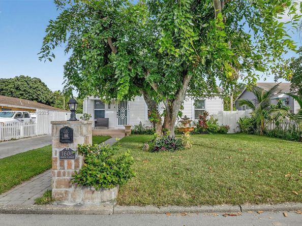 1606 N D St, Lake Worth FL 33460