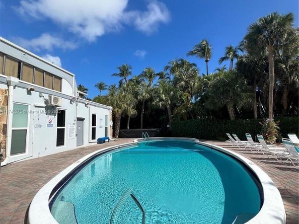 1000 NE 14th Ave 402, Hallandale Beach FL 33009