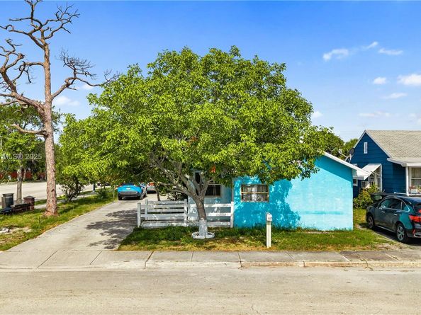 1007 N E St, Lake Worth FL 33460